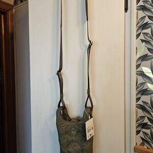 New LULULEMON Olive Quilted Crossbody Phone Bag